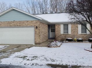 824 Spring Lake Cir, Enon, OH 45323