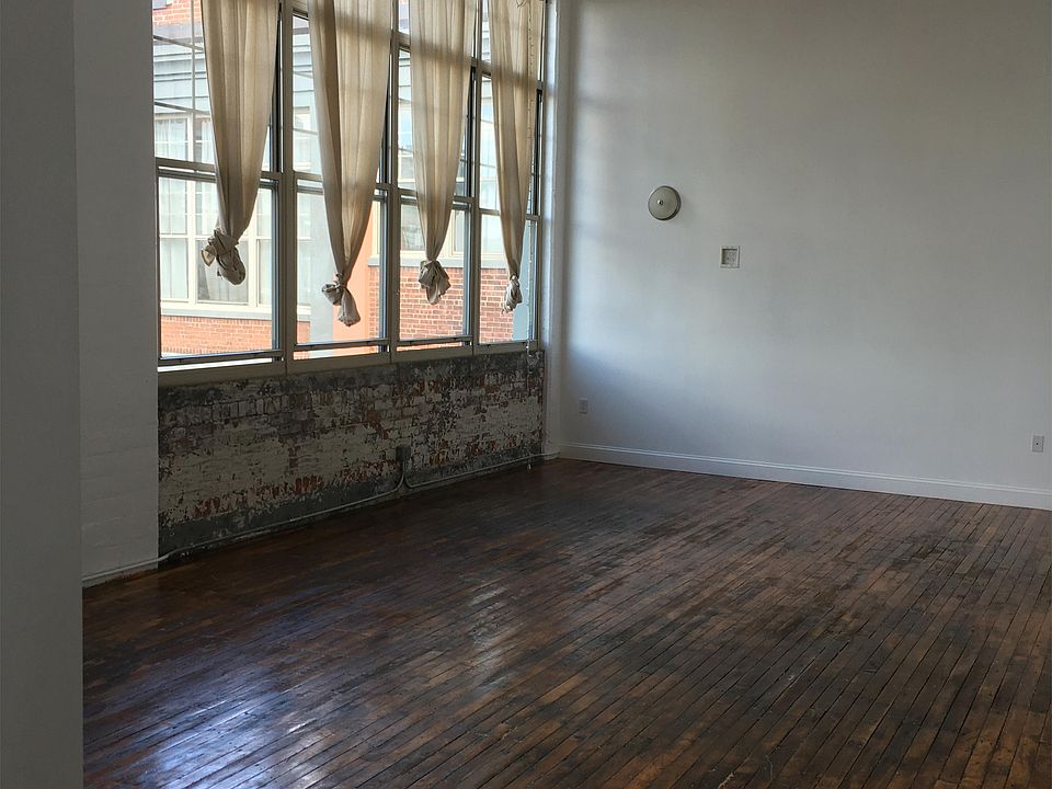 2nd image of 30 Arbor St Ste 10