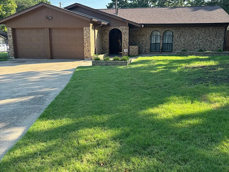 2700 Plover Ln — Photo 1