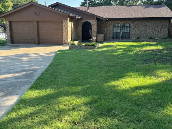 2700 Plover Ln, Irving, TX 75060