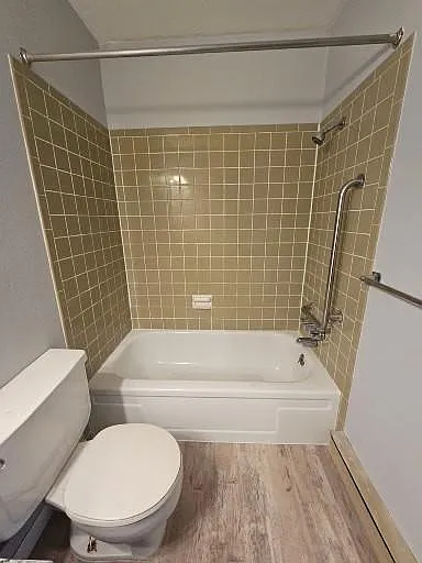 Bathroom tub & shower