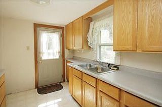 5th image of 166 Kimball Ave