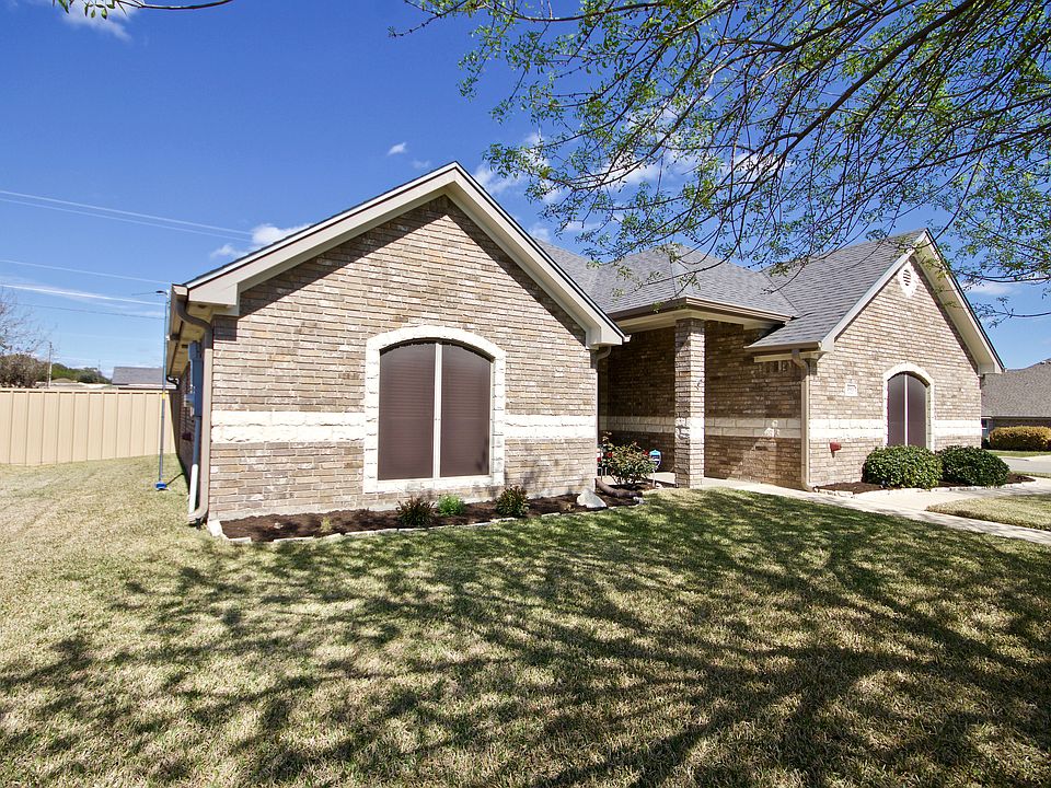 1st image of 1511 Hazelnut Dr