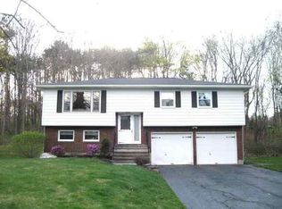 17 Eberle Rd, Latham, NY 12110