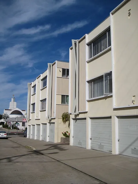 Studio, 435 sqft, $1,695 — Photo 2