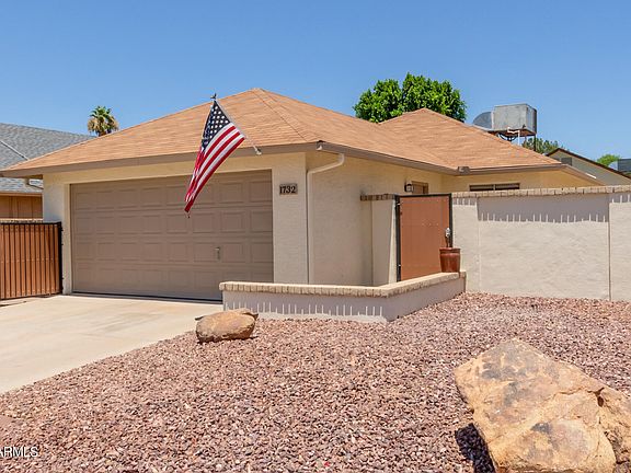 3rd image of 1732 E VILLA MARIA Drive