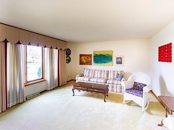 3rd image of 125 Goering Ave