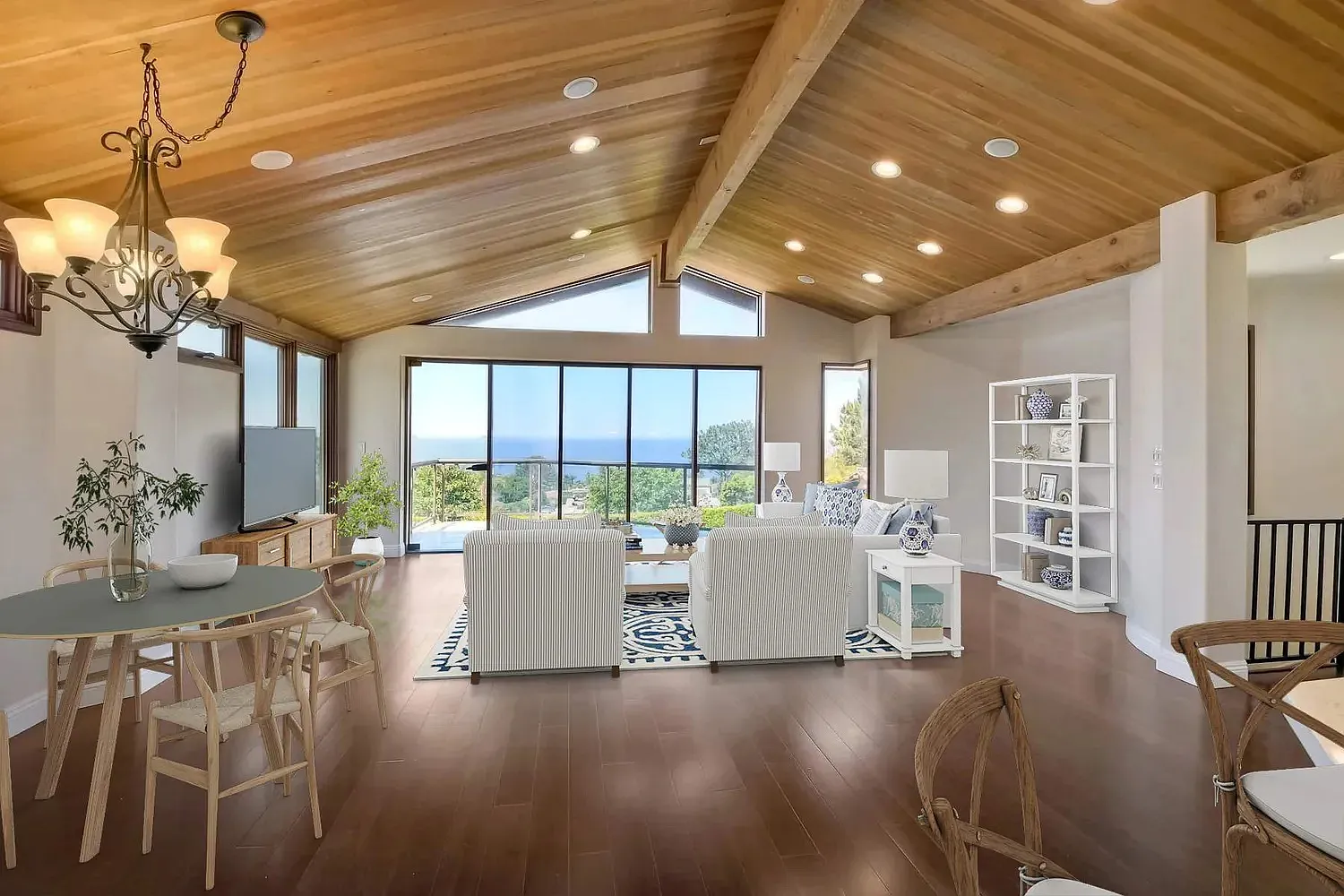 610 Amphitheatre Drive — Photo 3