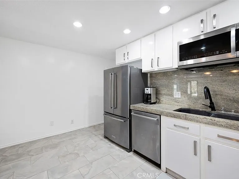 905 Dickson St #1 — Photo 10