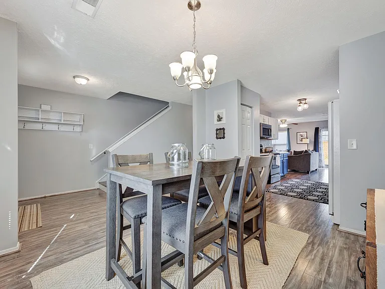 3024 Ewingdale Dr — Photo 5