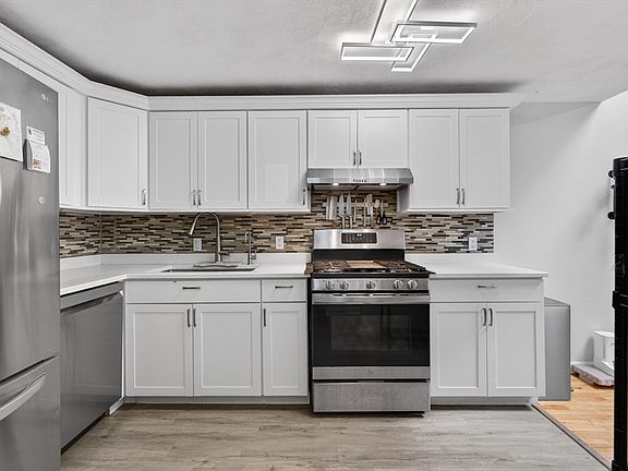 4th image of 104 Brook St