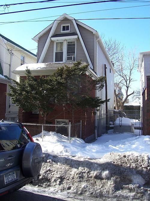 2nd image of 432 E 54th St