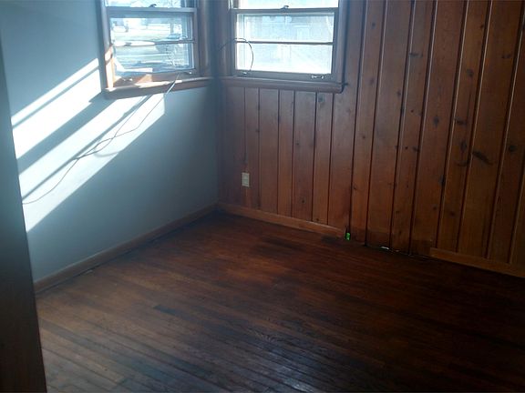 2nd image of 2068 Collingwood Ave SW