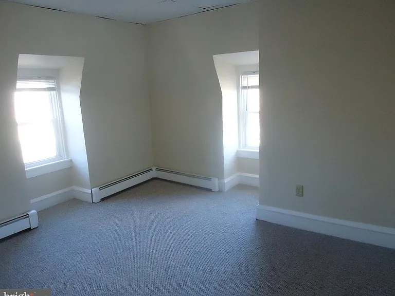 216 E Penn Ave #B — Photo 12