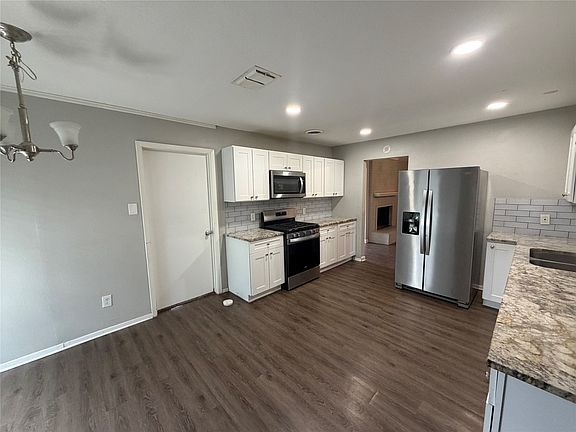 3rd image of 738 Brighton Ln