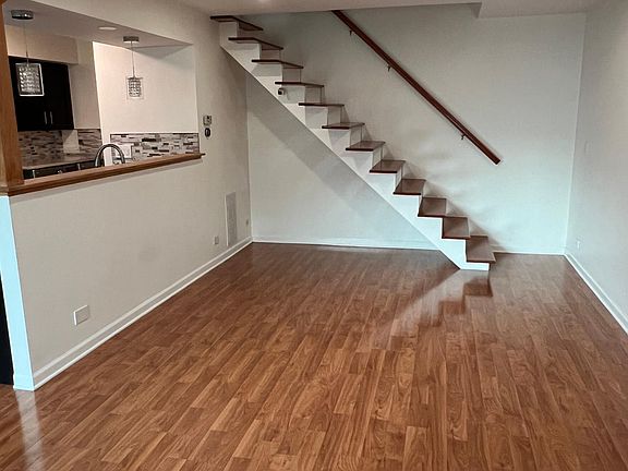 2nd image of 1123 Cove Dr