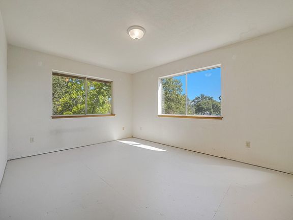 5th image of 17327 Valley Oak Dr