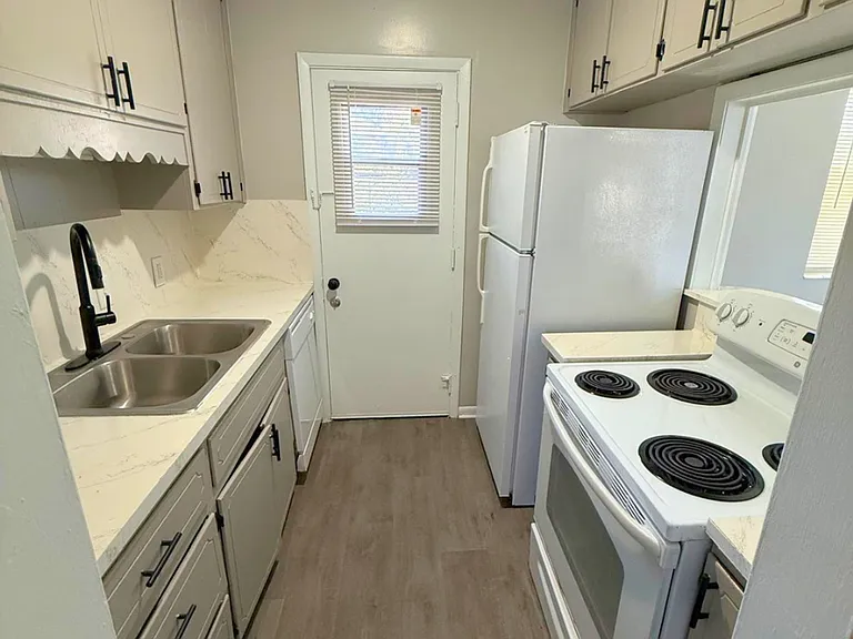 Move In Free at Cielo at University - No Admin Fee + One Month Free! — Photo 25
