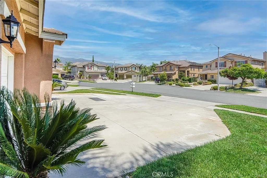 5 bed, 3192 sqft, $4,300 — Photo 4