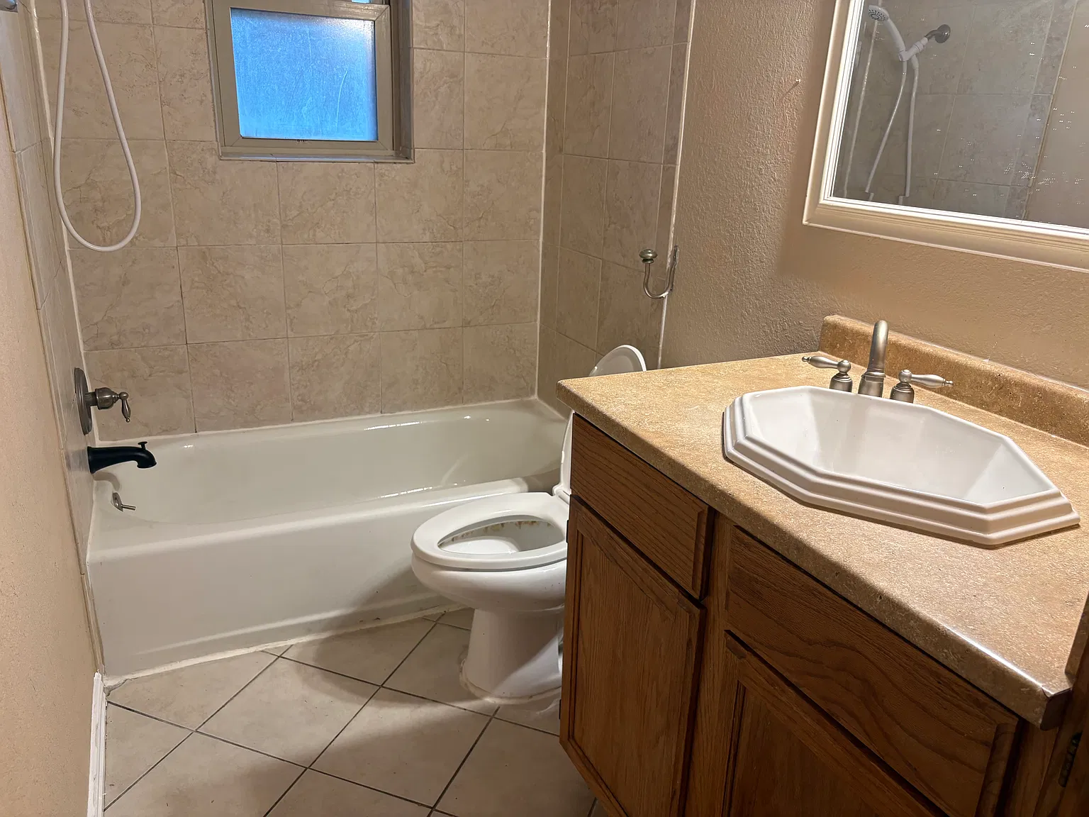 4 bed, 1923 sqft, $2,580 — Photo 3
