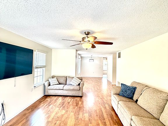 3rd image of 107 Pine Oak Blvd