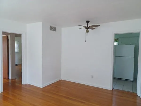 1637 Knollwood Cir — Photo 2