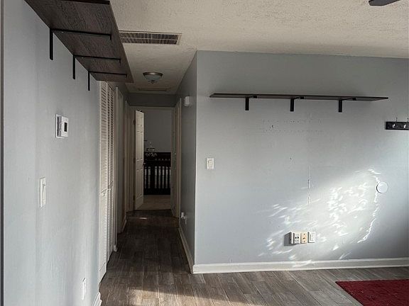 5th image of 5881 Traymore Dr