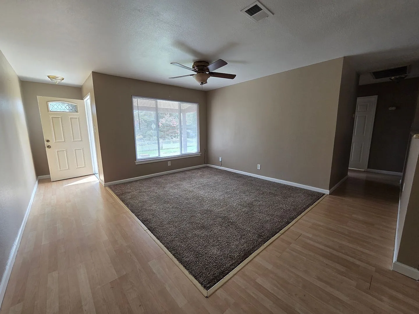 Available Now! 4bx2b House Near Arden Fair Mall & Cal-Expo — Photo 2