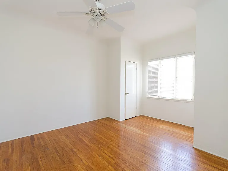 313 S Cochran Ave #313 — Photo 22