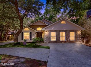 952 Kalikimaka Pl, Diamondhead, MS 39525