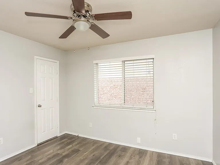 433 Heritage Dr — Photo 14