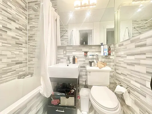 Rented by Century 21 Premier  | media 13