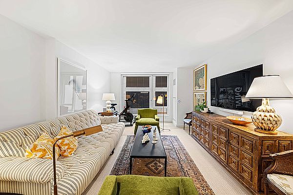 1st image of 525 W 52nd St APT 3CN