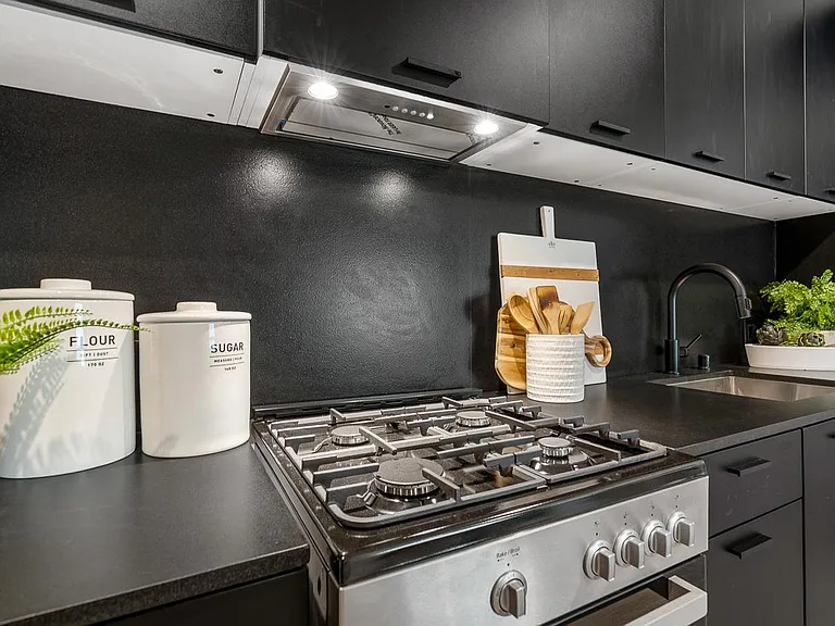 Venue Residences — Photo 36