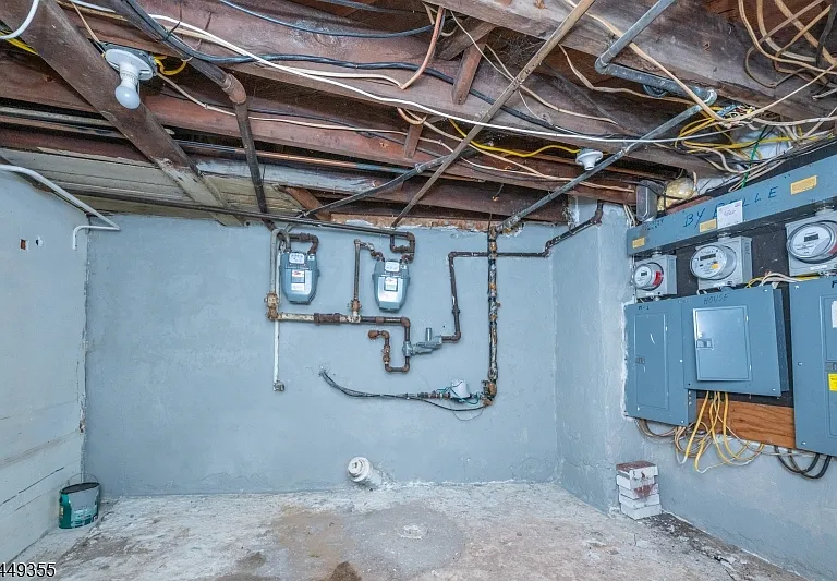 106 Broughton Ave — Photo 18
