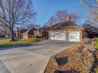 3271 S Oak Ave, Springfield, MO 65804