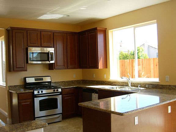 Granite countertops/ ss appliances