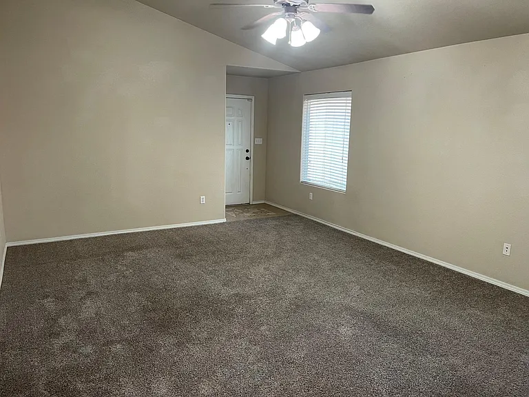 1515 Bradley Ct — Photo 4
