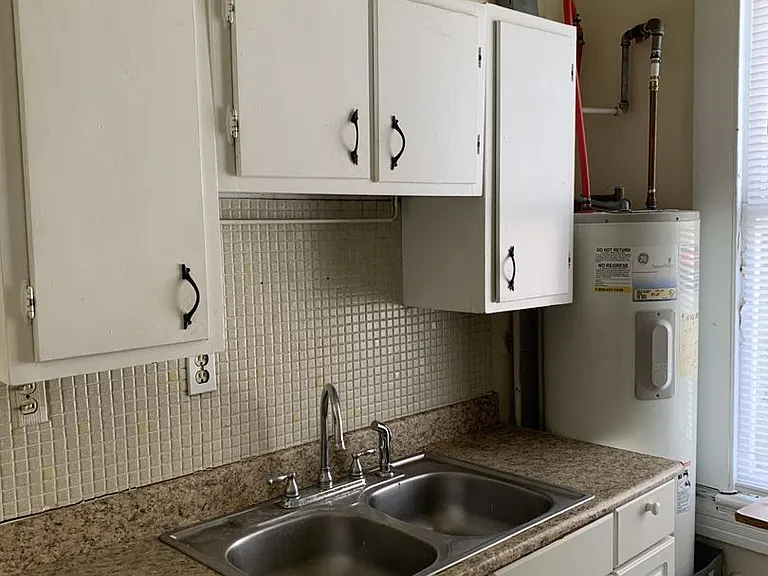 2405 & 2405.5 Napoleon Ave #4327-29 — Photo 7