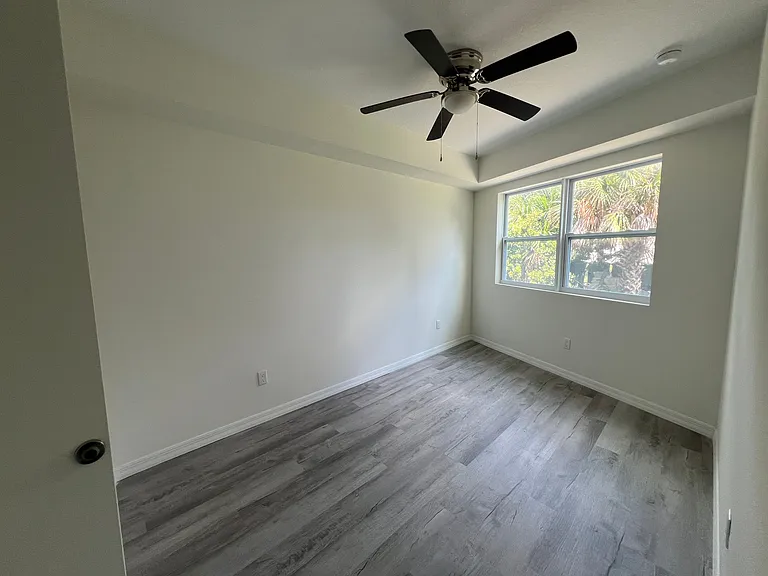 219 S Grandview Ave — Photo 16