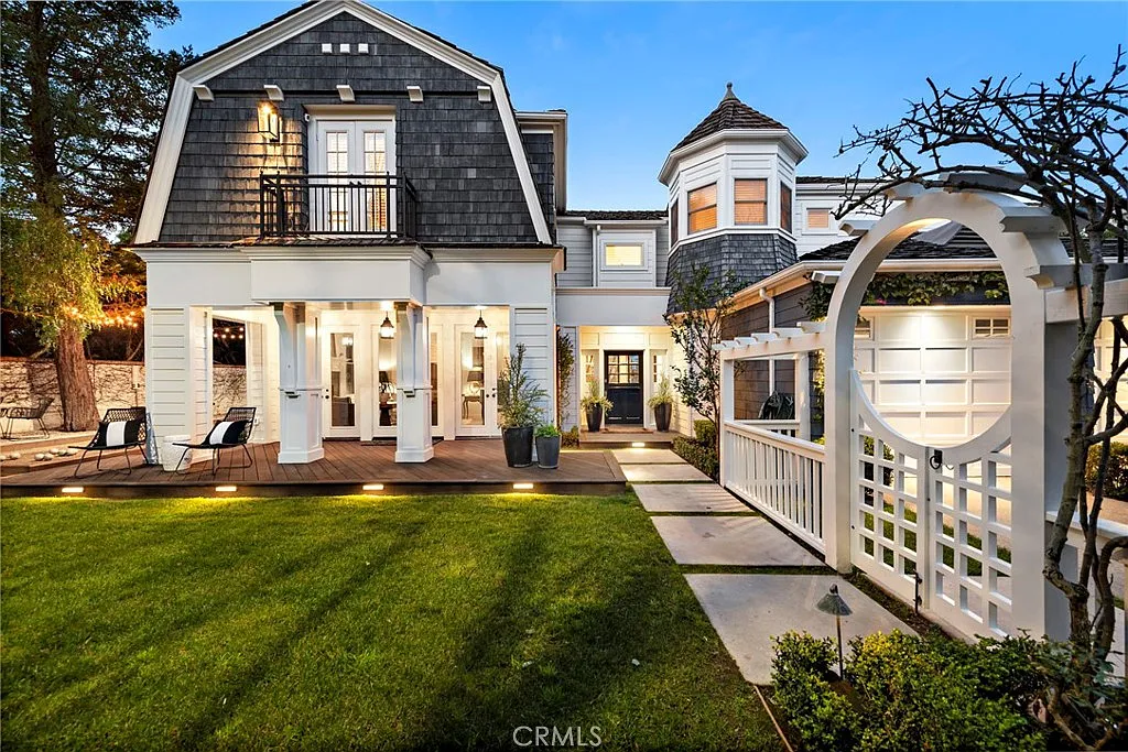 4 bed, 5.5 bath, 3880 sqft, $30,000 — Photo 1