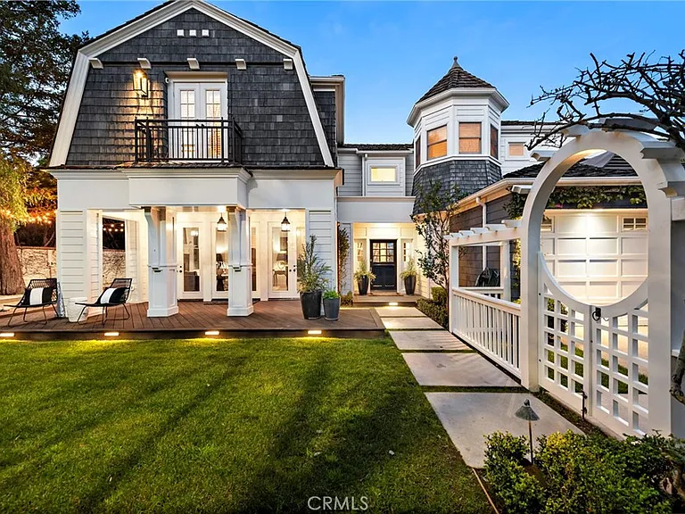 20 Cape Danbury — Photo 1