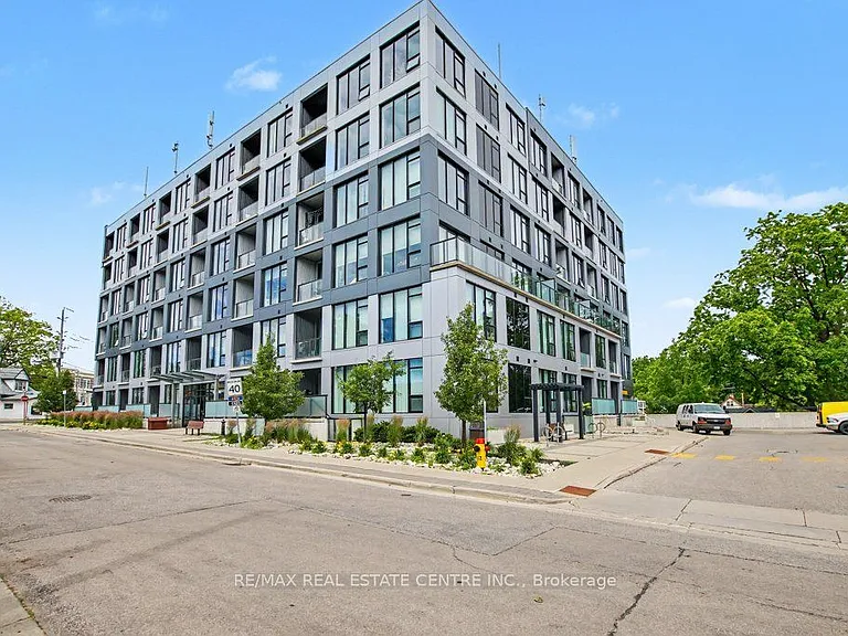 690 King St W #101 — Photo 5