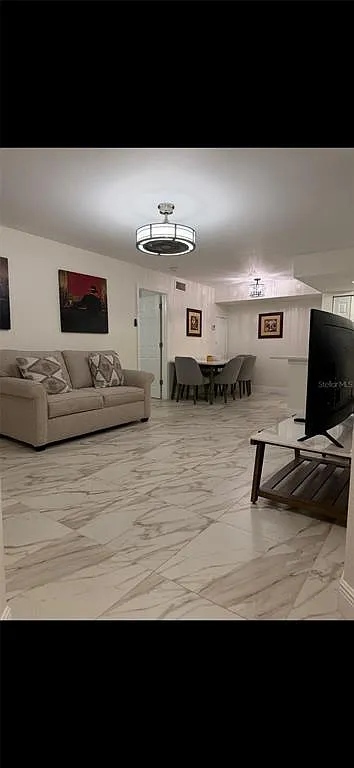 2 bed, 2.0 bath, 938 sqft, $1,700 — Photo 2