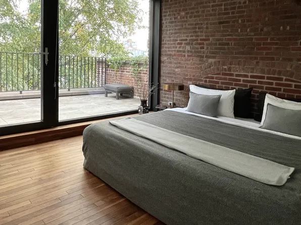 533 Leonard Street image 15 of 25