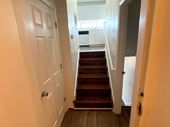 5th image of 119 N Main St APT 205