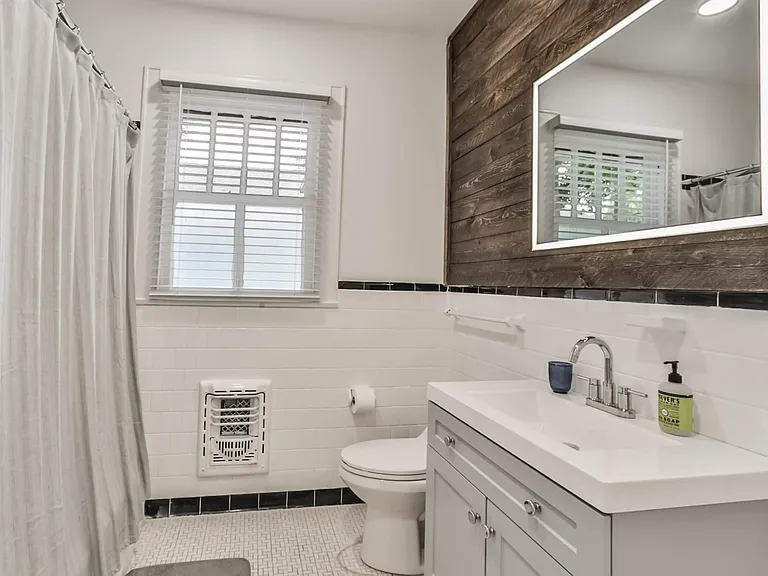 4518 Bernardo De Galvez Ave — Photo 23