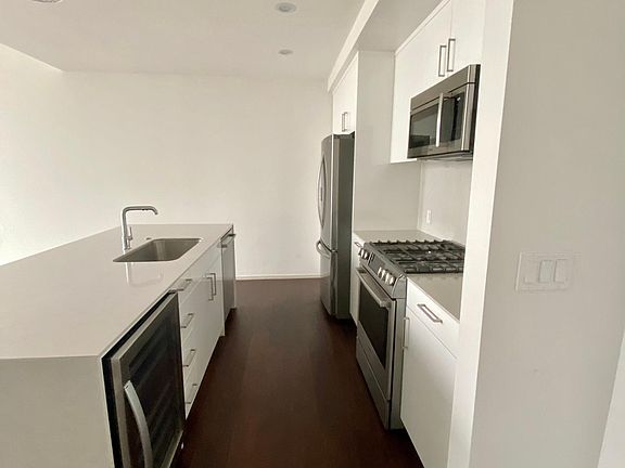 3rd image of 301 West Ave #1002