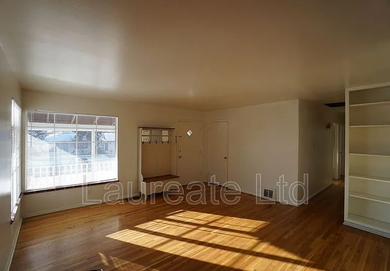 1818 S Dahlia St — Photo 3