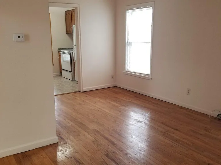 3205 Starr St — Photo 2